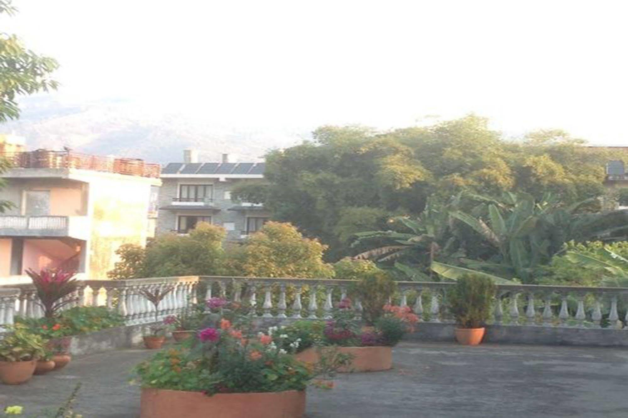Sacred Valley Inn Pokhara Ngoại thất bức ảnh
